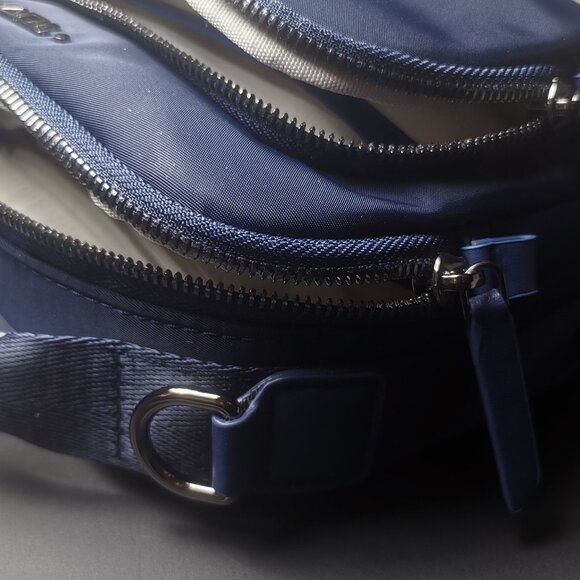 brand new reduced TUMI Voyageur Troy Crossbody bag navy Registered classic - Picture 3 of 11